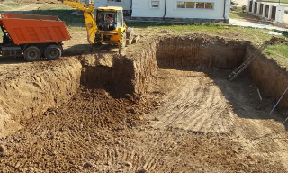 Рытье котлованов под фундамент в Пушкино – цена от 2631 руб. за м3 | ИП Садыков В. Р.